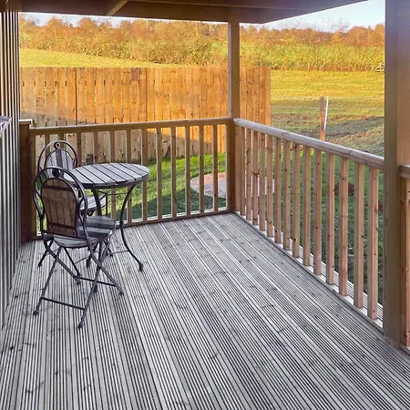 Keldholme Shepherds Hut Two - Uk48621 *