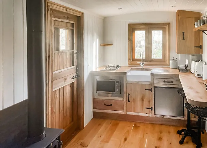 Keldholme Shepherds Hut Two - Uk48621 *