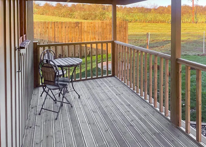 Keldholme Shepherds Hut Two - Uk48621 *